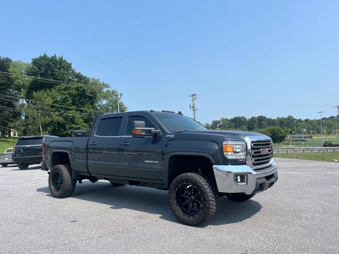 Used 2018 GMC Sierra 2500 SLE w/ HD SLE Preferred Plus Package AWD/4WD image 1