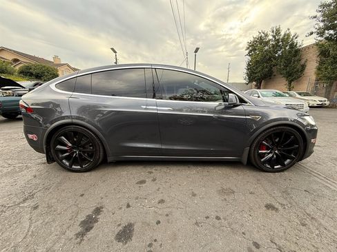 Used 2016 Tesla Model X Performance image 4