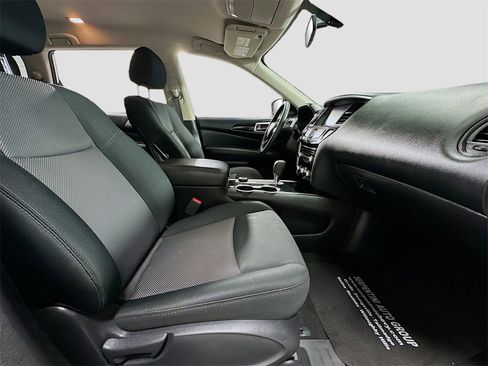 Used 2018 Nissan Pathfinder S image 28
