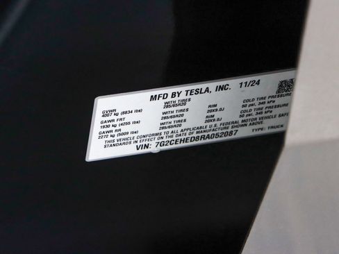 Used 2024 Tesla Cybertruck AWD Crew Cab image 28