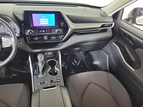 Used 2023 Toyota Highlander LE FWD image 18