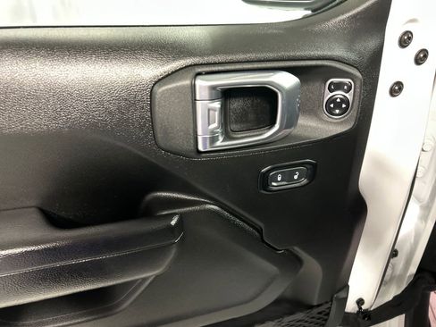 Used 2024 Jeep Wrangler Unlimited image 14