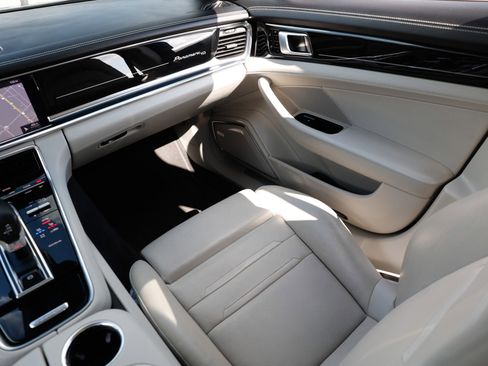 Used 2020 Porsche Panamera image 27