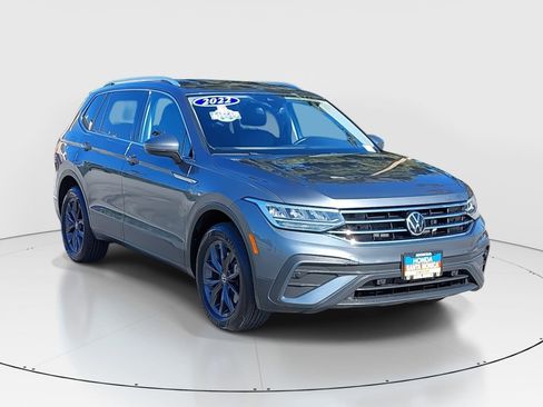 Used 2022 Volkswagen Tiguan SE FWD image 3