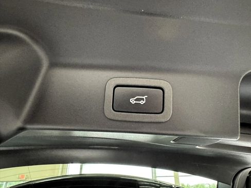 Used 2019 Jaguar F-PACE S image 50