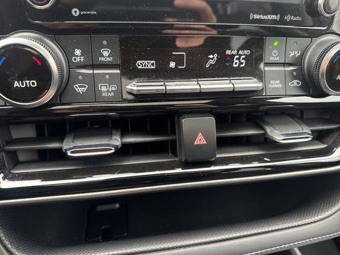 Used 2021 Toyota Highlander XLE image 16