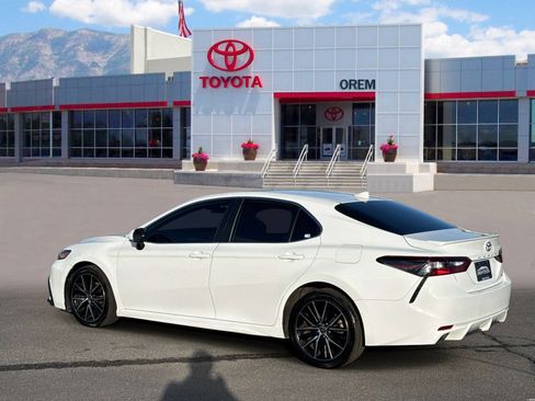 Used 2022 Toyota Camry SE FWD image 5