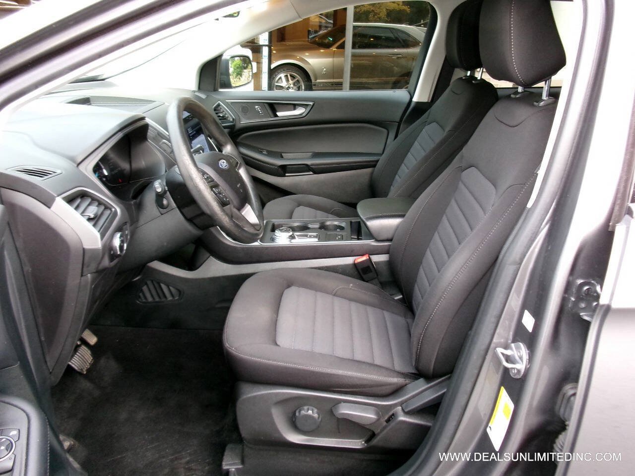 Used 2023 Ford Edge SE AWD/4WD image 9