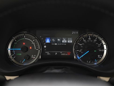 Used 2024 Toyota Highlander XLE image 27