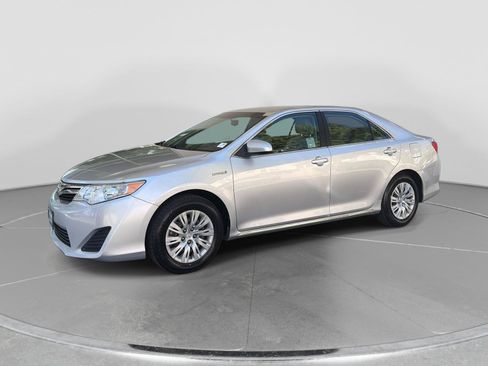 Used 2012 Toyota Camry LE FWD image 1