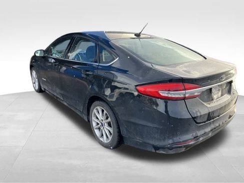 Used 2017 Ford Fusion SE image 7