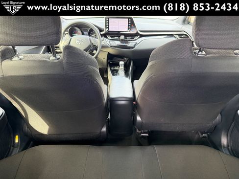 Used 2019 Toyota C-HR XLE FWD image 12