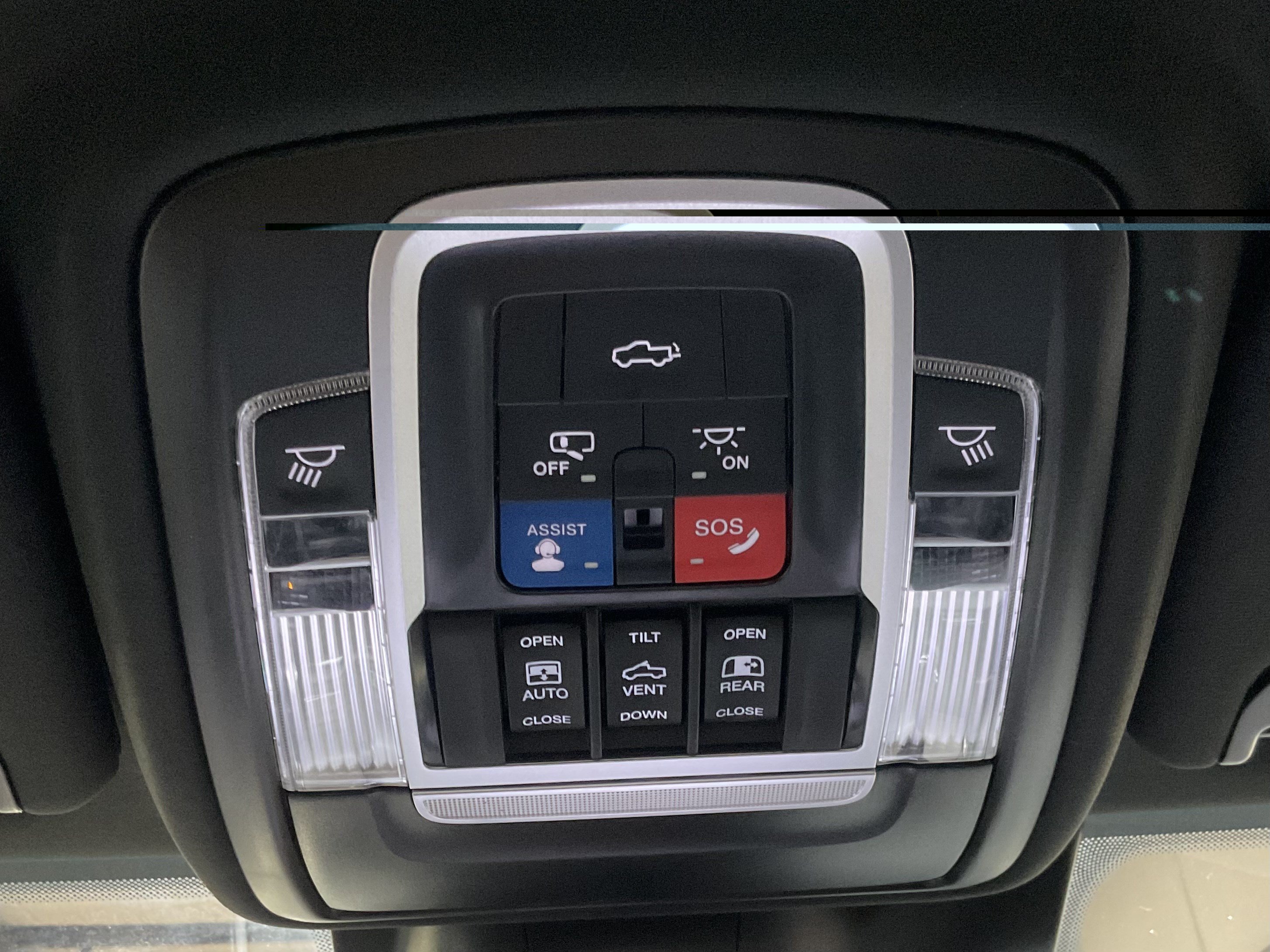 Used 2024 RAM 2500 Limited AWD/4WD image 38