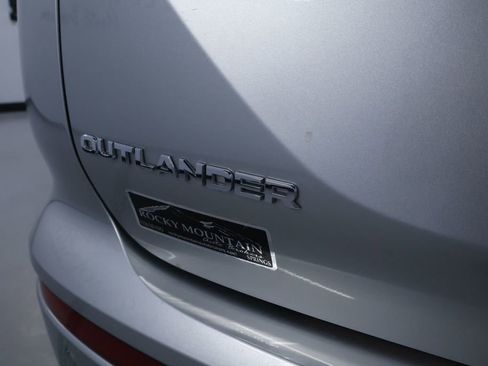 Used 2024 Mitsubishi Outlander SE image 10