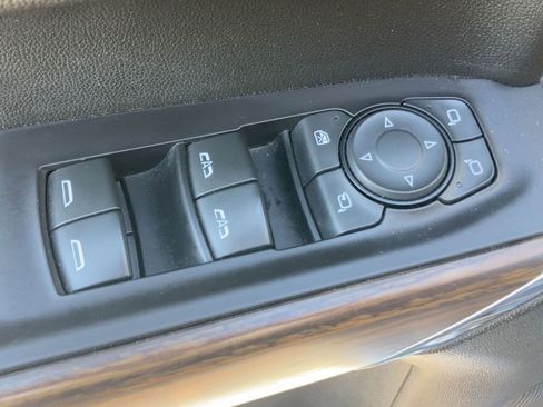 Used 2021 Chevrolet Silverado 1500 High Country w/ Technology Package image 12