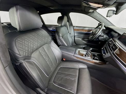 Used 2022 BMW 750i xDrive w/ Autobahn Package AWD/4WD image 28