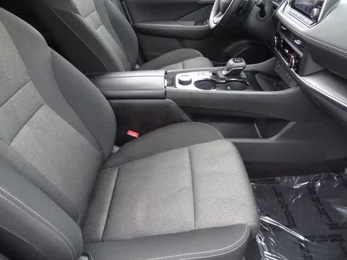 Used 2025 Nissan Rogue SV AWD/4WD image 15