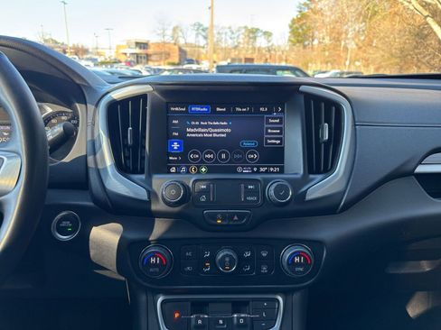 Used 2024 GMC Terrain SLT image 20