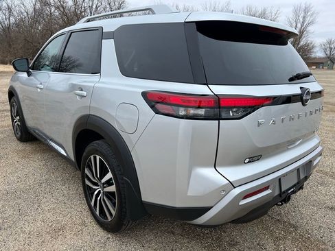 Used 2025 Nissan Pathfinder Platinum w/ Lighting Package (N92) image 5