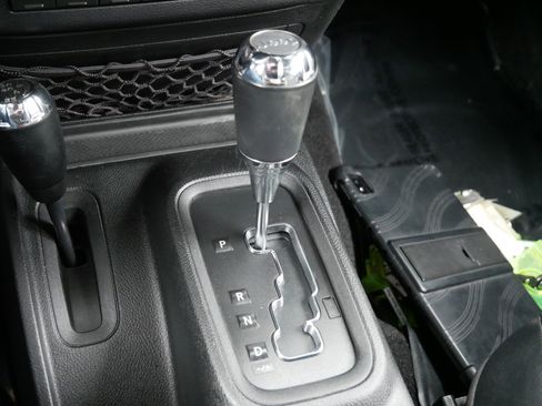 Used 2016 Jeep Wrangler Unlimited Sahara image 24