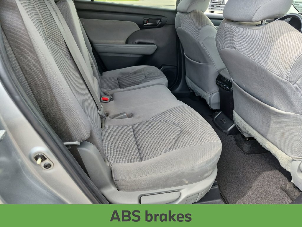 Used 2022 Toyota Highlander L FWD image 28