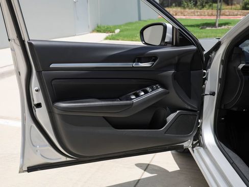 Used 2023 Nissan Altima 2.5 SL FWD image 14