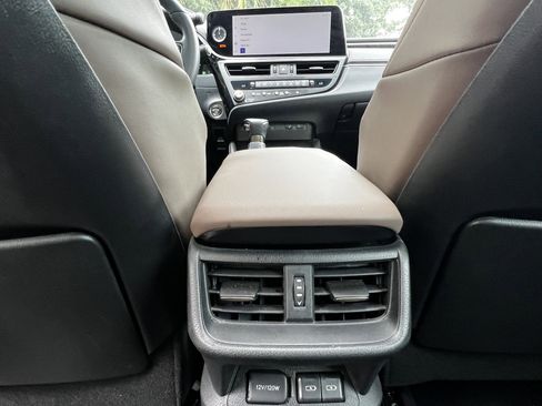 Used 2025 Lexus ES 300h w/ Premium Package FWD image 37