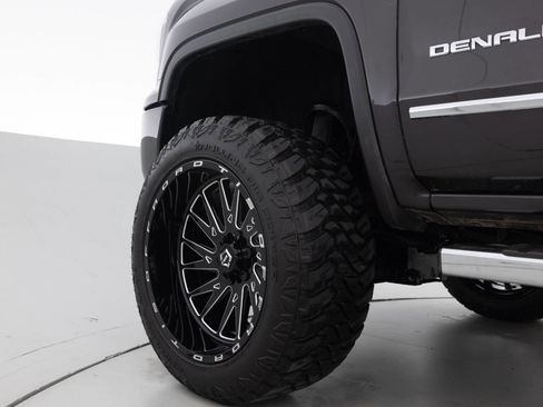 Used 2016 GMC Sierra 1500 Denali w/ Enhanced Driver Alert Package AWD/4WD image 17