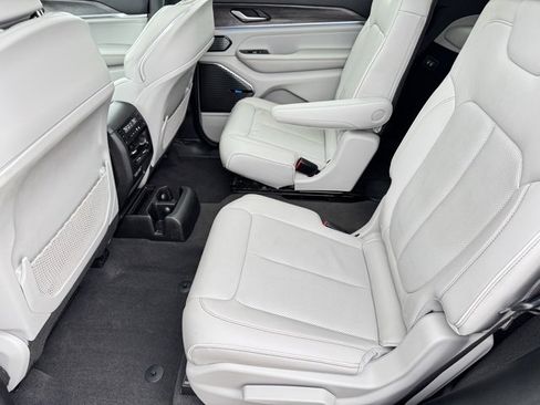 Used 2021 Jeep Grand Cherokee L Overland w/ Luxury Tech Group IV image 8