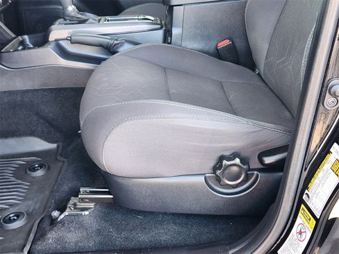 Used 2017 Toyota Tacoma TRD Sport image 24