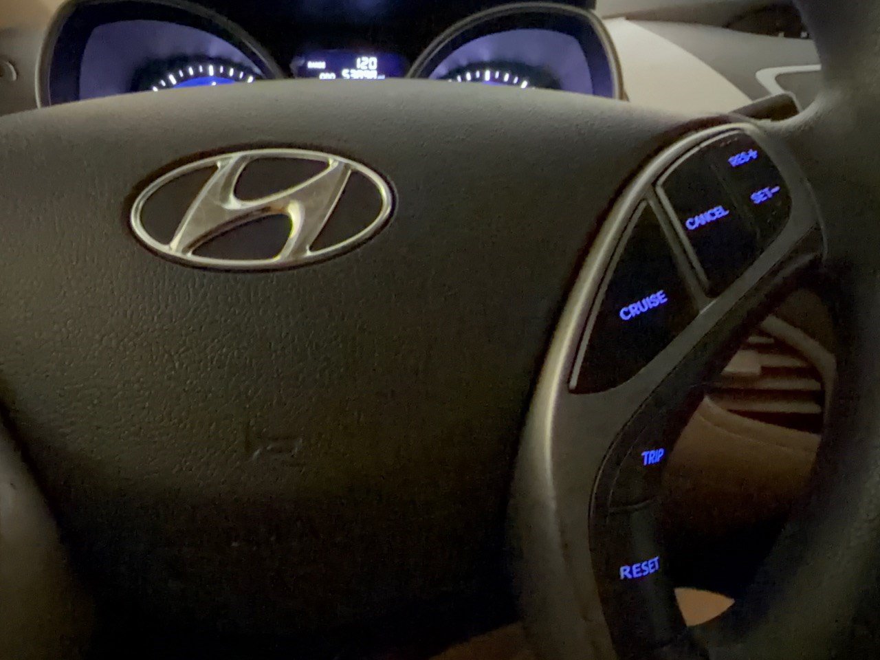 Used 2013 Hyundai Elantra GLS w/ Preferred Pkg FWD image 19