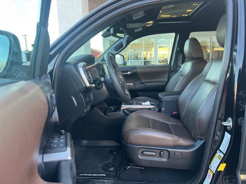 Used 2020 Toyota Tacoma Limited image 9