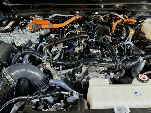 Used 2024 Toyota Tacoma TRD Sport w/ TRD Sport Upgrade Package AWD/4WD image 32