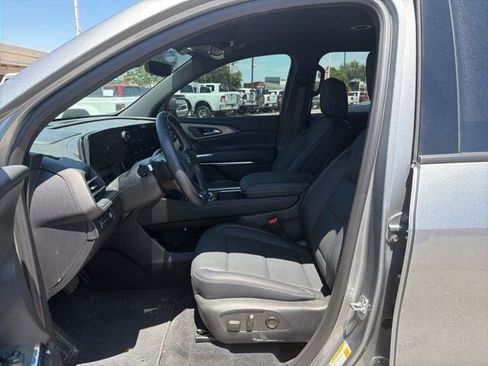 Used 2026 Chevrolet Traverse LT w/ Midnight/Sport Edition FWD image 8