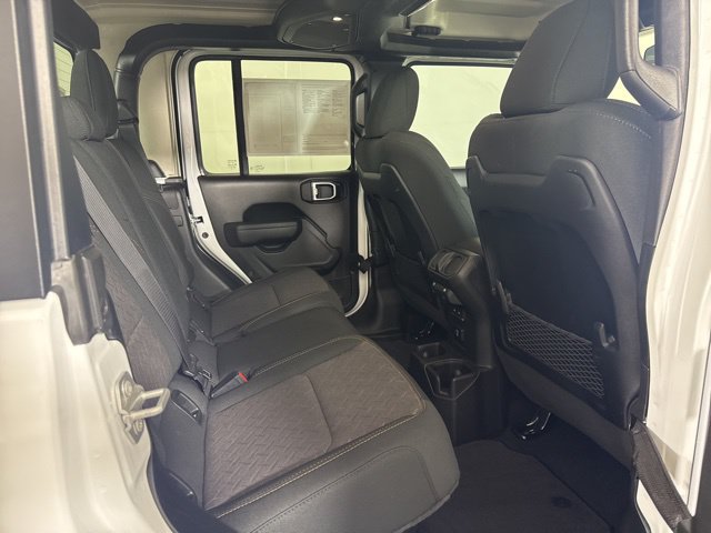 Used 2025 Jeep Gladiator Mojave w/ Convenience Group AWD/4WD image 5