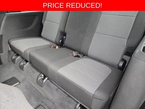 Used 2022 Chevrolet Traverse LT FWD image 32