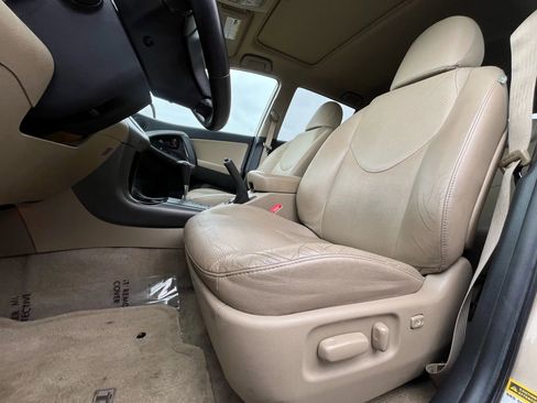 Used 2009 Toyota RAV4 Limited image 14