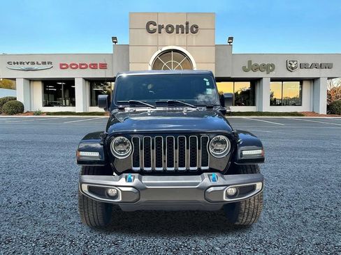 Used 2023 Jeep Wrangler Unlimited Sahara w/ Cold Weather Group AWD/4WD image 8