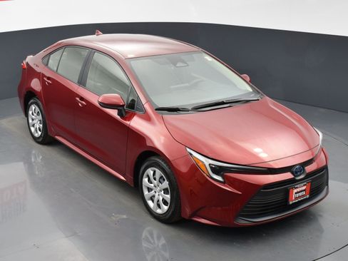 Used 2024 Toyota Corolla LE image 21