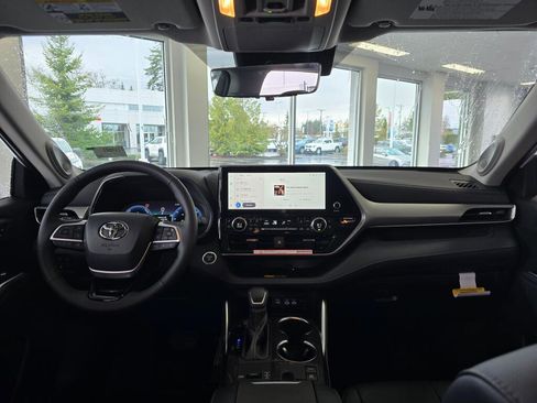 New 2026 Toyota Highlander Platinum image 26