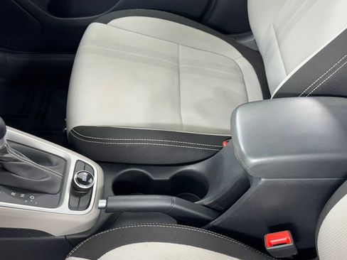 Used 2025 Hyundai Venue SEL FWD image 33