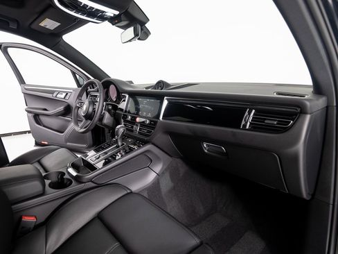 New 2026 Porsche Macan image 25