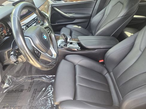 Used 2020 BMW 530i w/ Convenience Package RWD image 3