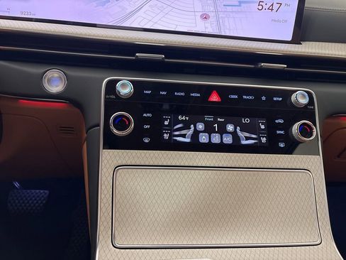 Used 2025 Genesis GV80 3.5T Prestige image 29