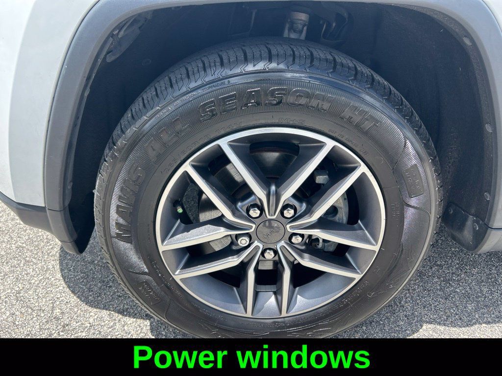 Certified 2019 Jeep Grand Cherokee Laredo RWD image 19