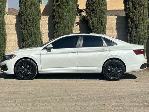 Certified 2024 Volkswagen Jetta SE w/ Panoramic Sunroof Package image 7