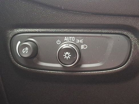 Used 2021 Chevrolet Equinox LS w/ LS Convenience Package AWD/4WD image 21