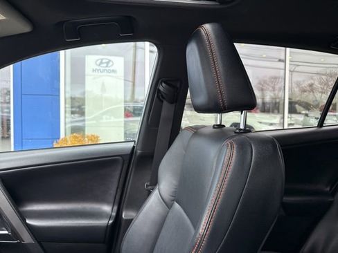 Used 2017 Toyota RAV4 SE image 41