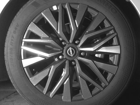 Used 2025 Nissan Altima 2.5 SV image 13