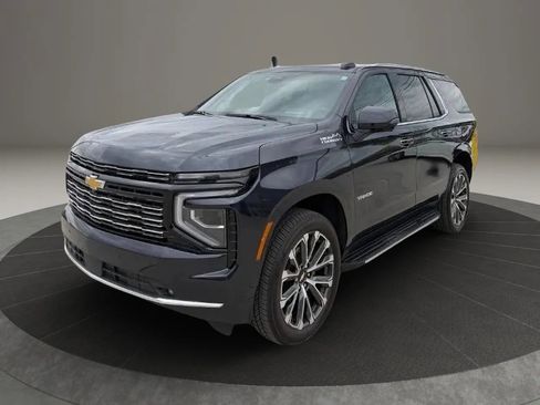 Used 2025 Chevrolet Tahoe High Country AWD/4WD image 2